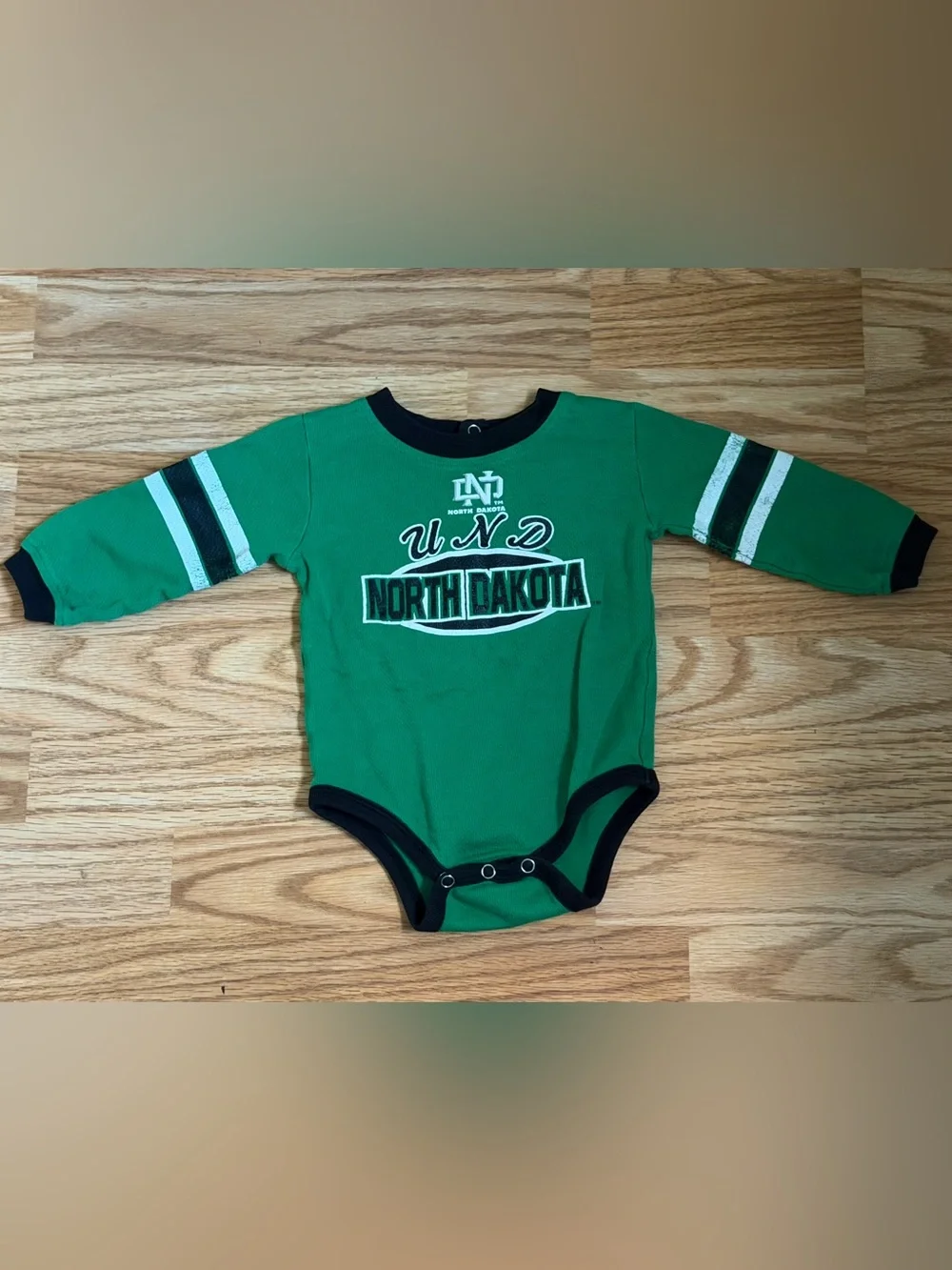 UND North Dakota Bodysuit 18 Months Long Sleeve Team Athletics Football Style